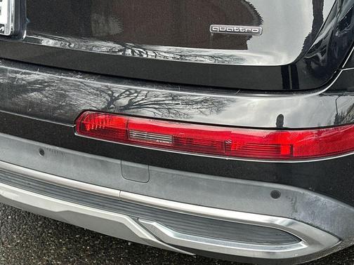 2022 Audi Q7 45 Premium