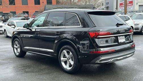 2022 Audi Q7 45 Premium