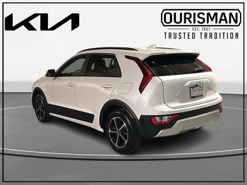 White Pearl 2026 Kia Niro EX