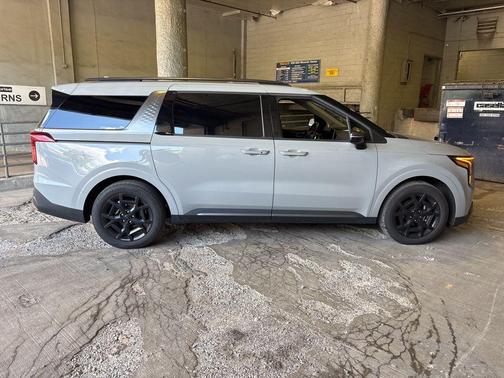 Ceramic White 2025 Kia Carnival Hybrid SX