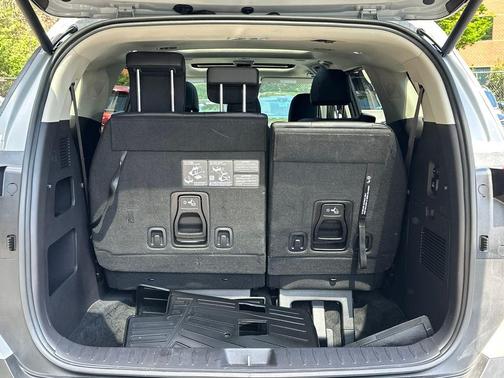 Ceramic White 2025 Kia Carnival Hybrid SX