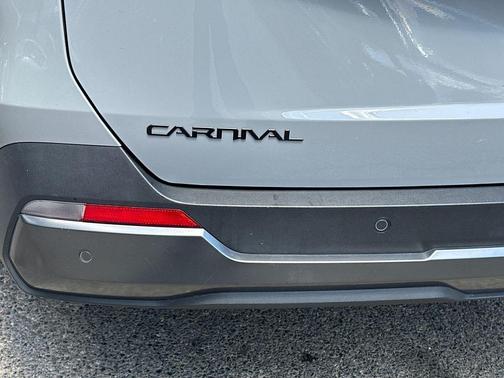 Ceramic White 2025 Kia Carnival Hybrid SX