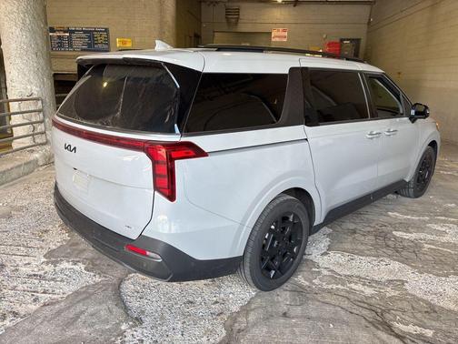 Ceramic White 2025 Kia Carnival Hybrid SX