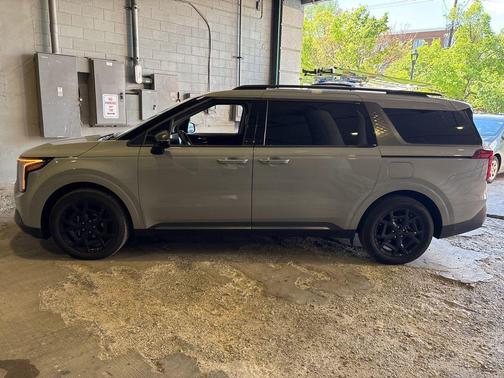 Ceramic White 2025 Kia Carnival Hybrid SX