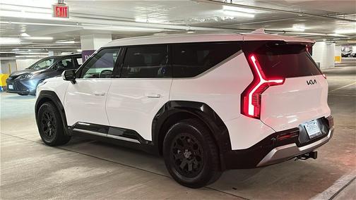 Glacial White Pearl 2025 Kia EV9 Land