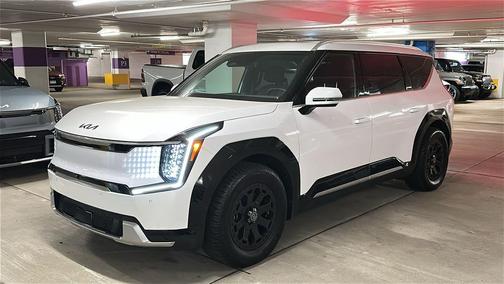 Glacial White Pearl 2025 Kia EV9 Land