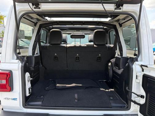 Bright White Clearcoat 2022 Jeep Wrangler Unlimited 4xe Sahara