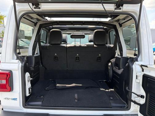 Bright White Clearcoat 2022 Jeep Wrangler Unlimited 4xe Sahara