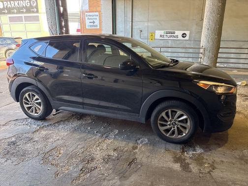 2017 Hyundai TUCSON SE