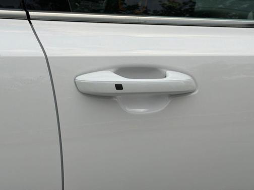 White Pearl 2026 Kia Sorento S
