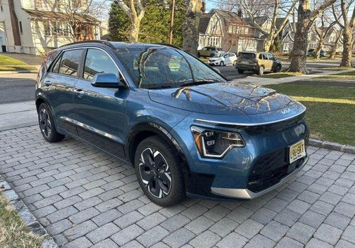Mineral Blue 2023 Kia Niro EV Wave