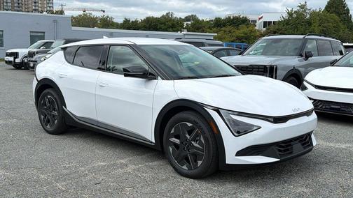 White Pearl 2026 Kia EV6 Light