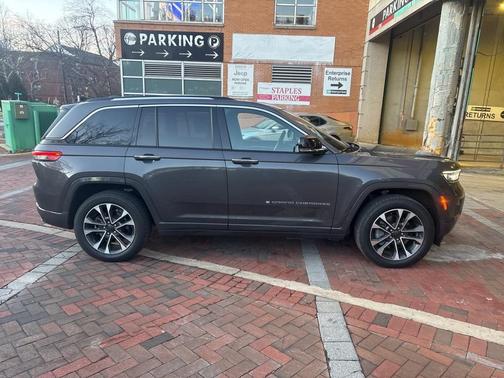 2022 Jeep Grand Cherokee 4xe Overland