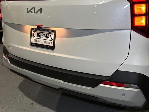 Snow White Pearl 2026 Kia Carnival EX