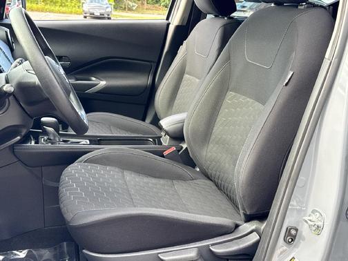Boulder Gray Pearl 2023 Nissan Kicks SV