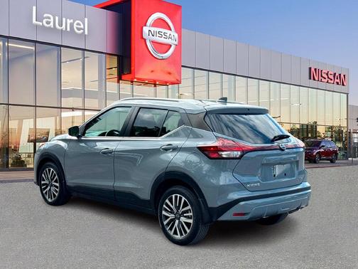Boulder Gray Pearl 2023 Nissan Kicks SV
