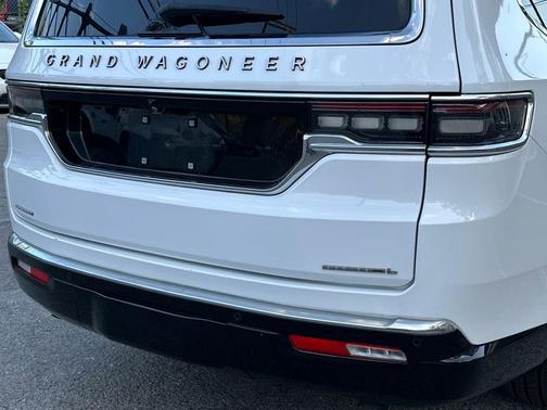 Bright White Clearcoat 2023 Jeep Grand Wagoneer L Series III