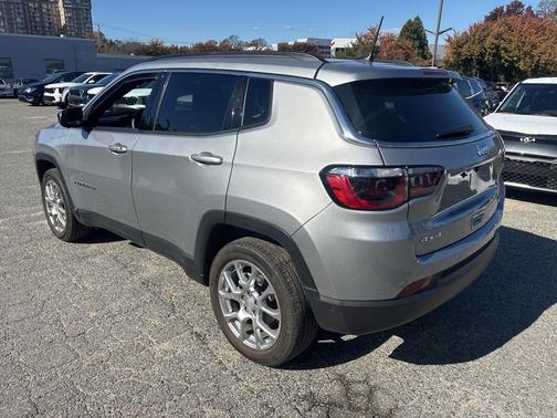 2023 Jeep Compass Latitude Lux