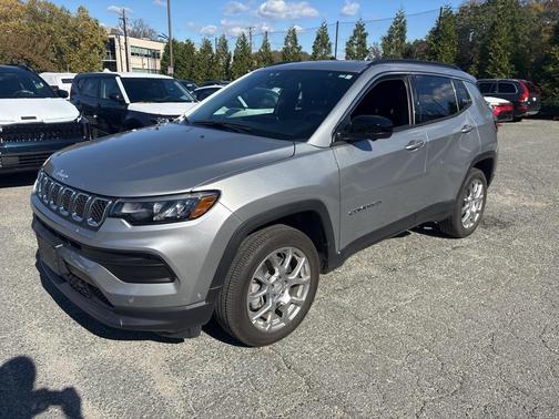2023 Jeep Compass Latitude Lux