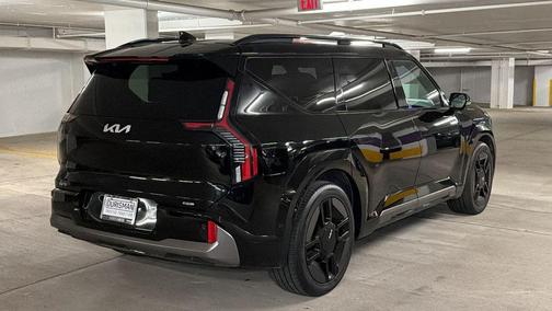 Aurora Black Pearl 2024 Kia EV9 GT-Line