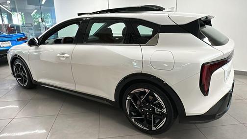 White Pearl 2026 Kia K4 GT-LINE