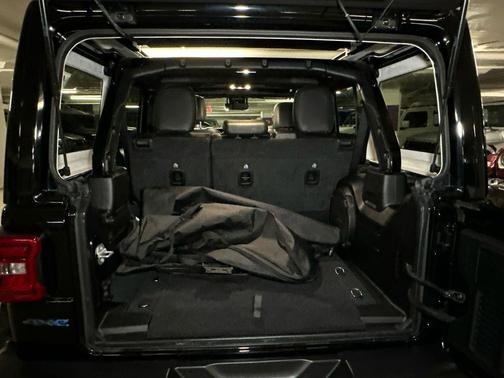 Black Clearcoat 2022 Jeep Wrangler Unlimited 4xe Rubicon