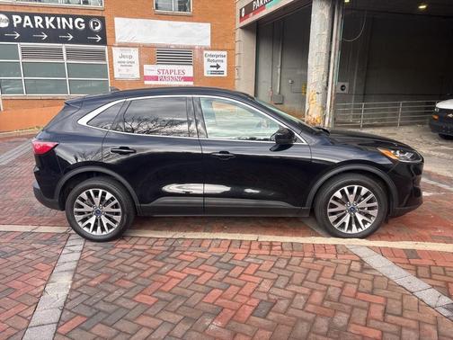 2022 Ford Escape Titanium