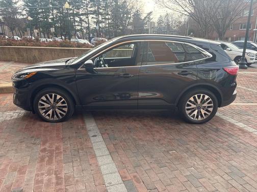 2022 Ford Escape Titanium