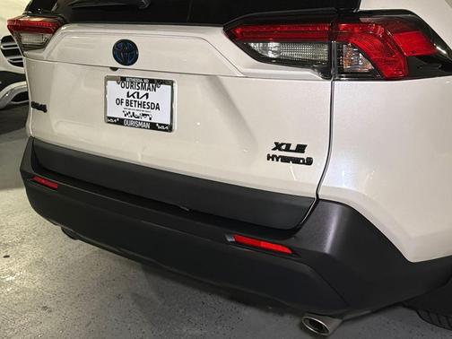 Blizzard Pearl 2022 Toyota RAV4 Hybrid XLE Premium