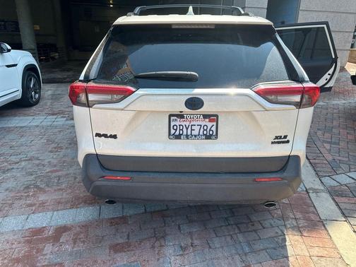 Blizzard Pearl 2022 Toyota RAV4 Hybrid XLE Premium