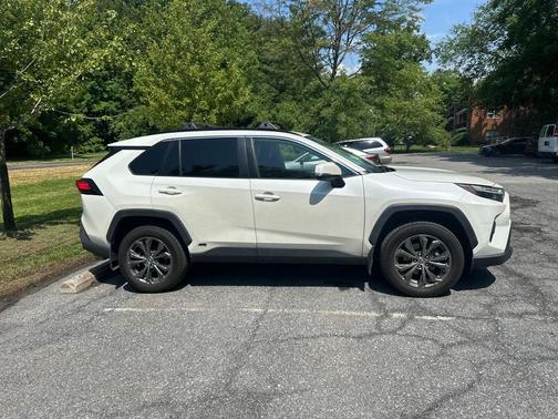 Blizzard Pearl 2022 Toyota RAV4 Hybrid XLE Premium