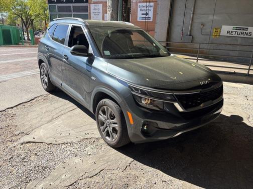 Gray 2023 Kia Seltos S