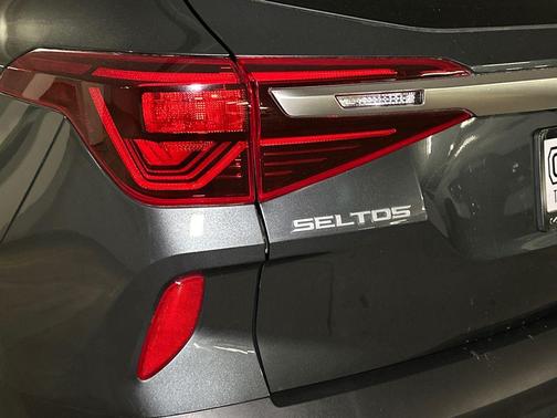 Gray 2023 Kia Seltos S
