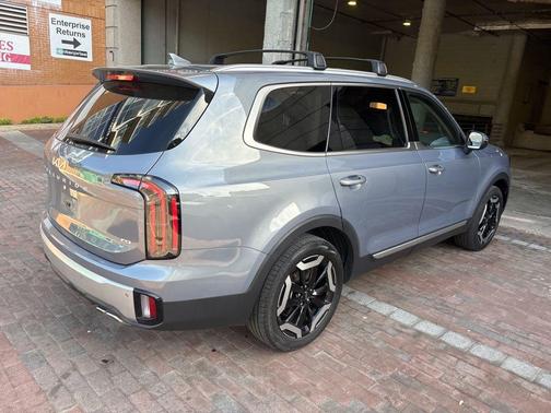 Everlasting Silver 2024 Kia Telluride EX