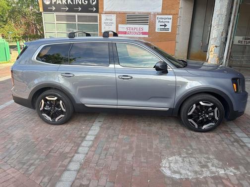 Everlasting Silver 2024 Kia Telluride EX
