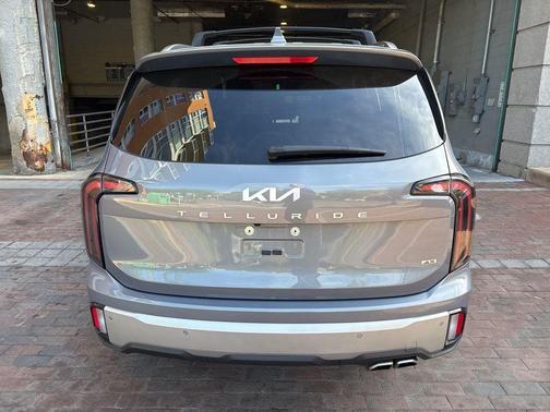 Everlasting Silver 2024 Kia Telluride EX