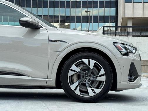 2022 Audi e-tron S line Premium