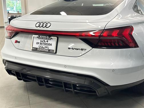 2024 Audi RS e-tron GT Base