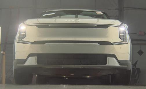 Ivory Silver 2024 Kia EV9 Light Long Range