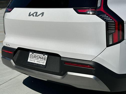 White Pearl 2026 Kia EV9 Wind