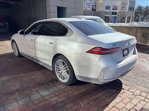 2024 BMW 530 i xDrive