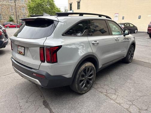 Gray 2022 Kia Sorento X-Line EX