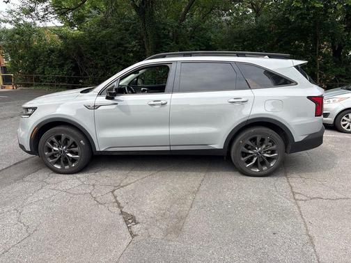 Gray 2022 Kia Sorento X-Line EX