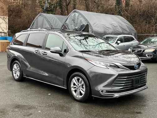 2025 Toyota Sienna Limited