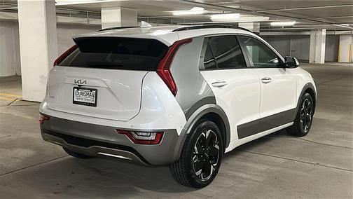 Snow White Pearl 2023 Kia Niro EV Wave