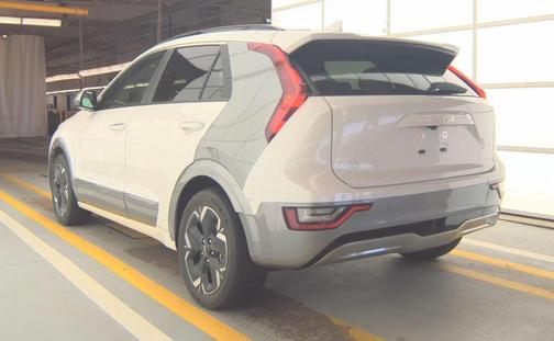 Snow White Pearl 2023 Kia Niro EV Wave