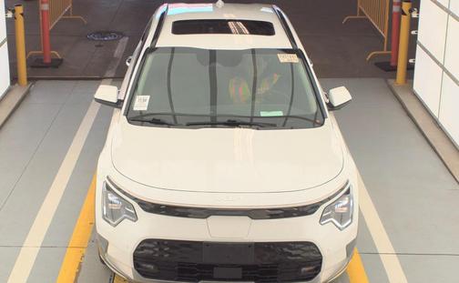Snow White Pearl 2023 Kia Niro EV Wave
