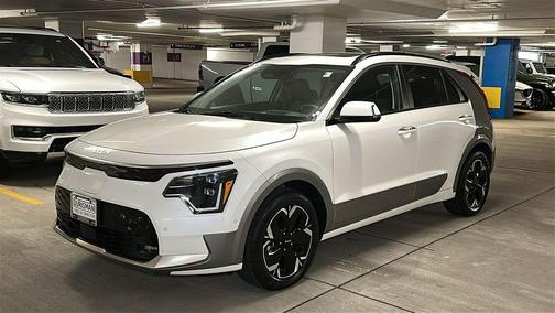 Snow White Pearl 2023 Kia Niro EV Wave