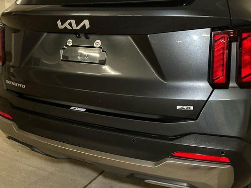 Gravity Gray 2024 Kia Sorento S