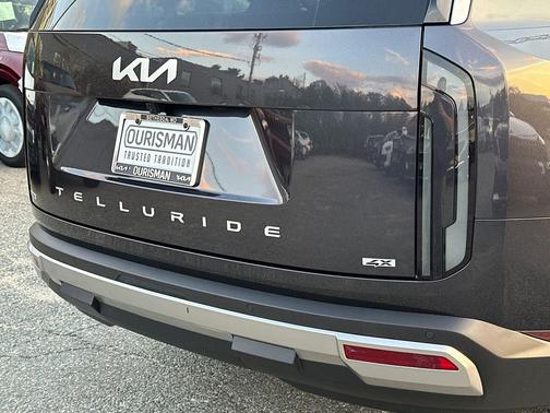Metal 2027 Kia Telluride EX